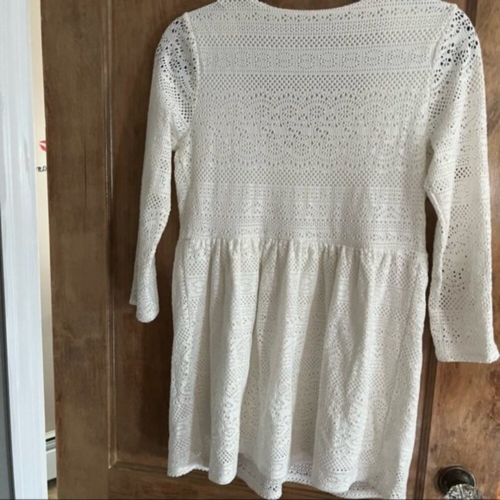 A Pea In The Pod- White Lacey Maternity Top S/P A Pea In the Pod - Picture 5 of 8